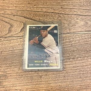 Topps #10 willie mays 1957 baseball card